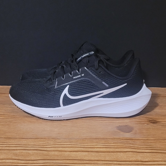 Nike Shoes - Nike Air Pegasus 40 athletic running shoes men's size 6.5 womens 8 sneakers